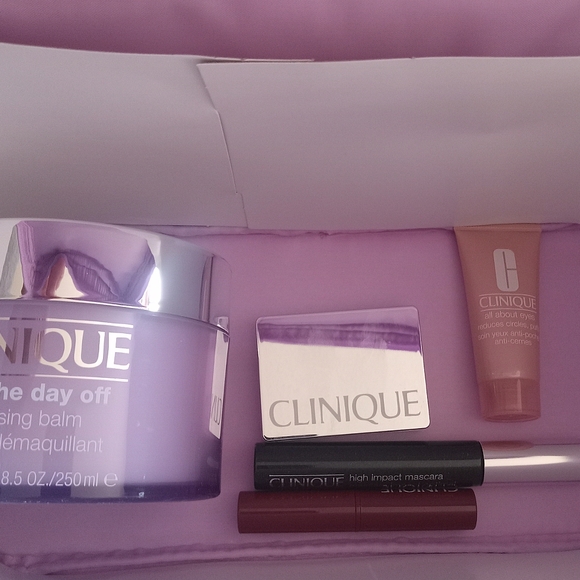 BEAUTIFUL  CLINIQUE New in Box Best of Gift Set. All Full Size Products. - Picture 4 of 8